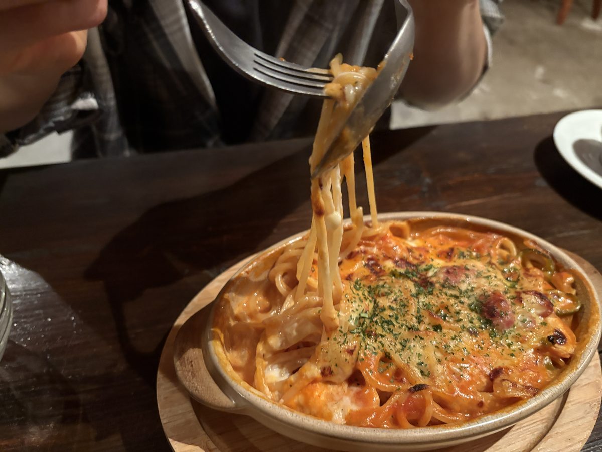 スパゲティを持ち上げたナポリグラタン
