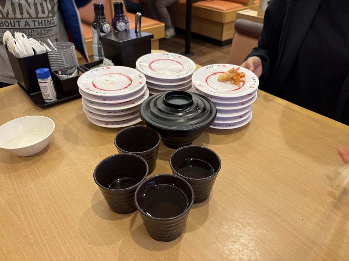 かっぱ寿司 4人で食べ終えた皿
