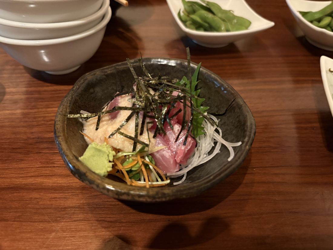 世三味のコースで出た刺身の小鉢