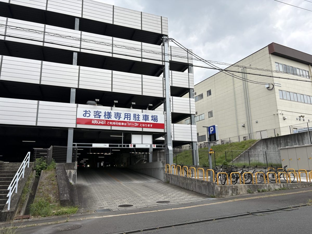 ラウンドワン仙台泉店のお客様専用駐車場の入口
